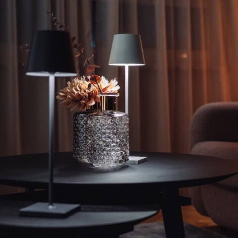 Moderne Kabellose LED Tisch und Schreibtischlampe