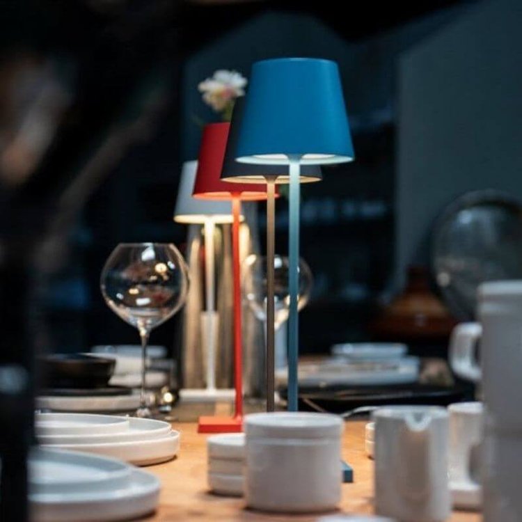 Moderne Kabellose LED Tisch und Schreibtischlampe