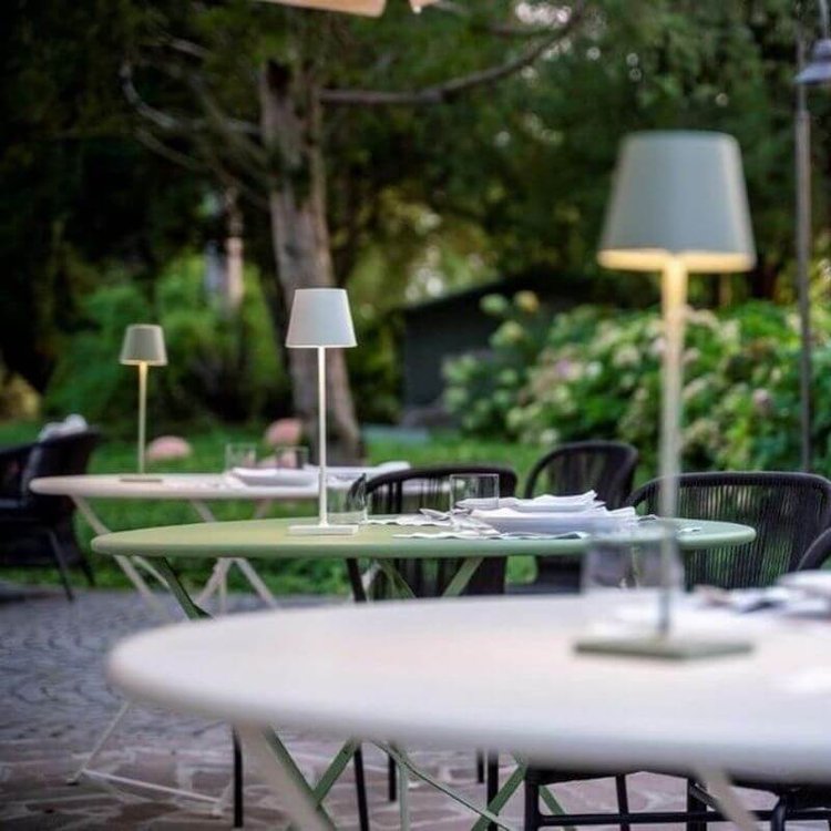 Moderne Kabellose LED Tisch und Schreibtischlampe