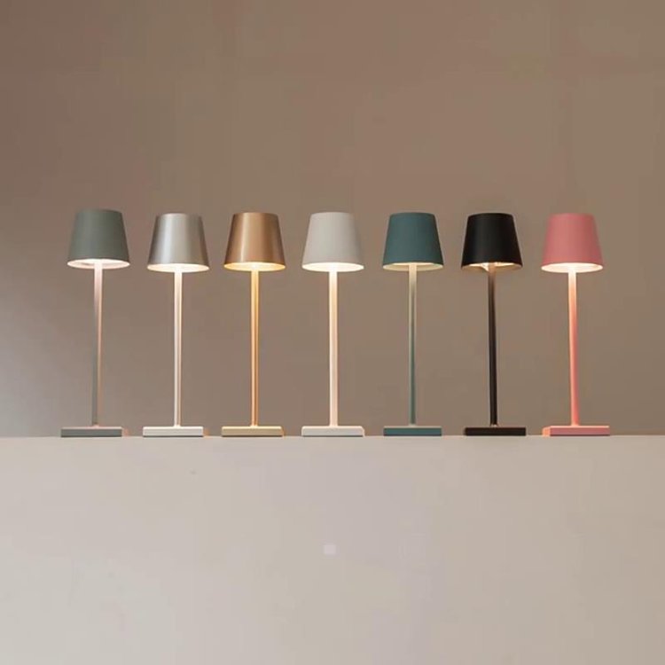 Moderne Kabellose LED Tisch und Schreibtischlampe