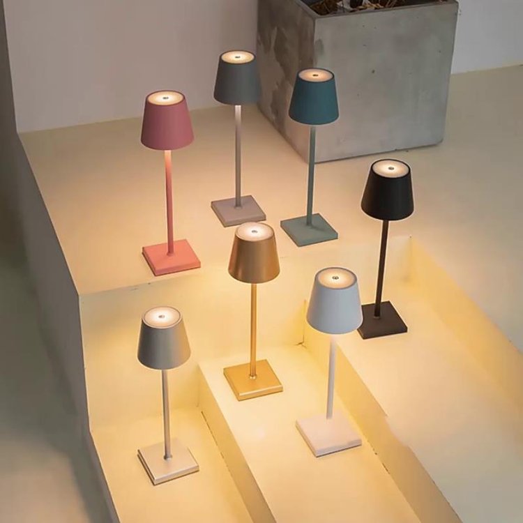Moderne Kabellose LED Tisch und Schreibtischlampe