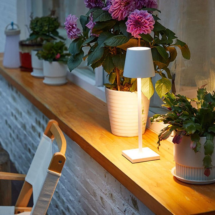 Moderne Kabellose LED Tisch und Schreibtischlampe