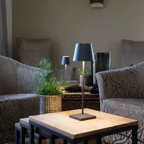 Moderne Kabellose LED Tisch und Schreibtischlampe